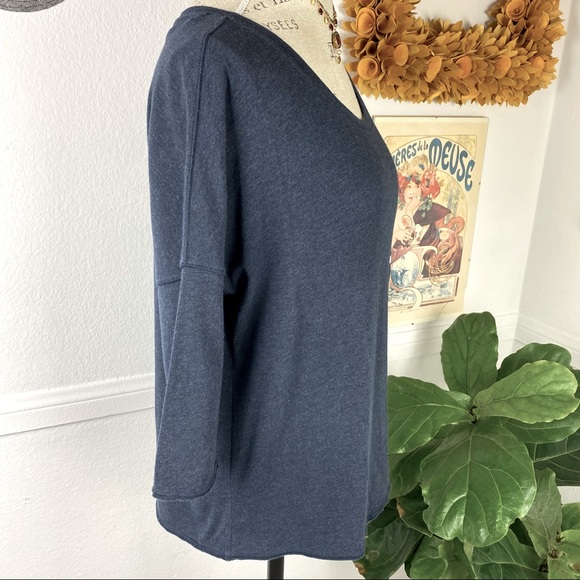 ✨4🛒 $20 ✨ Calvin Klein Navy Logo Tee M Performance shirt top front logo graphic - Picture 3 of 9